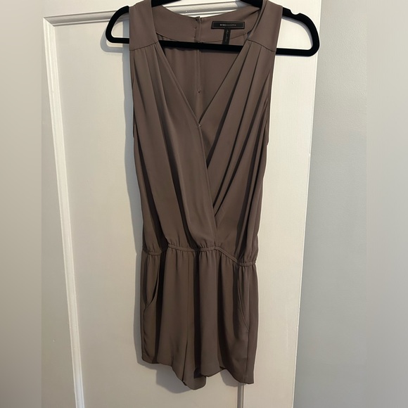 BCBG romper Taupe color size S - Picture 3 of 5